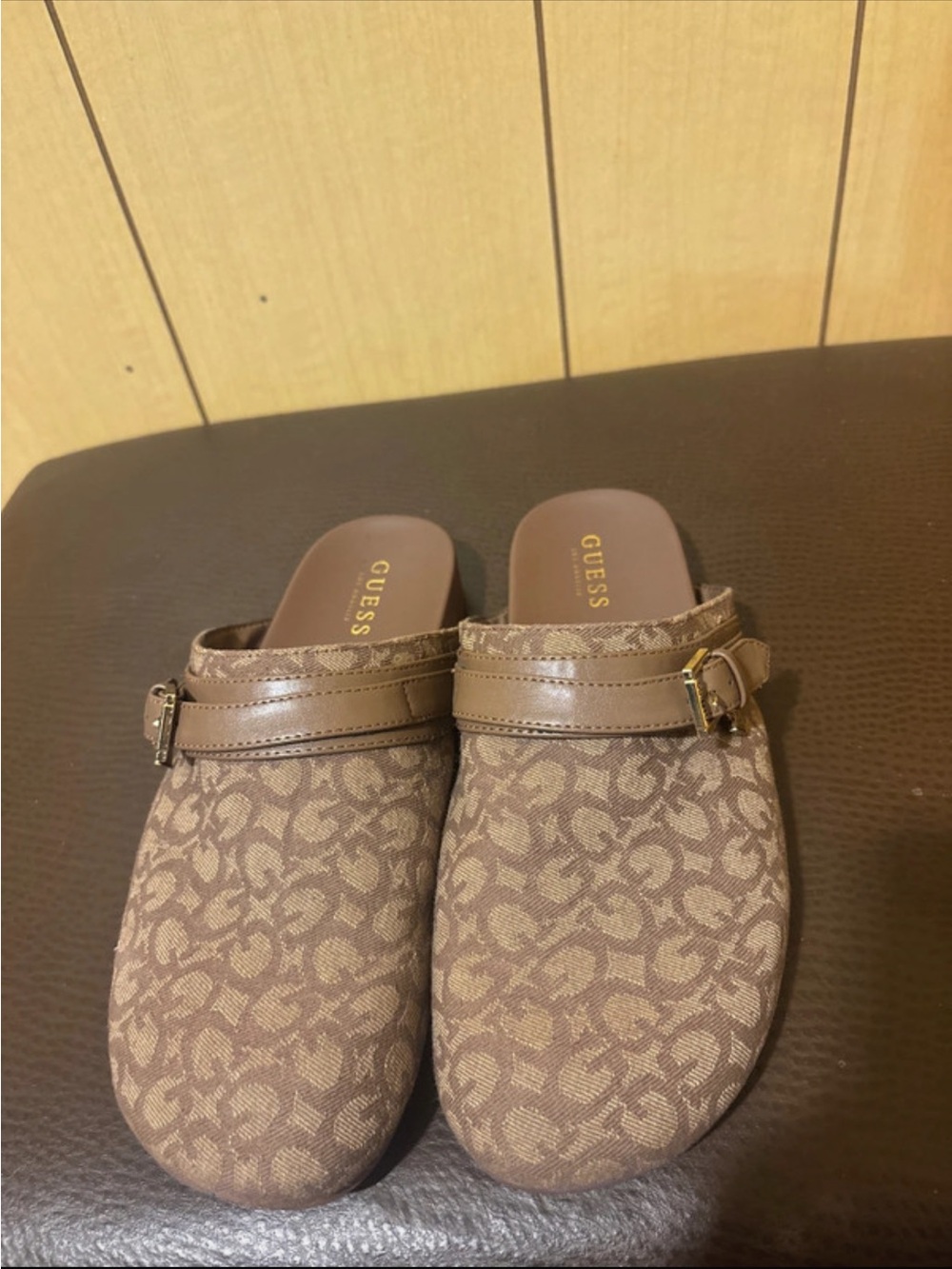 Women Guess mules/clogs
